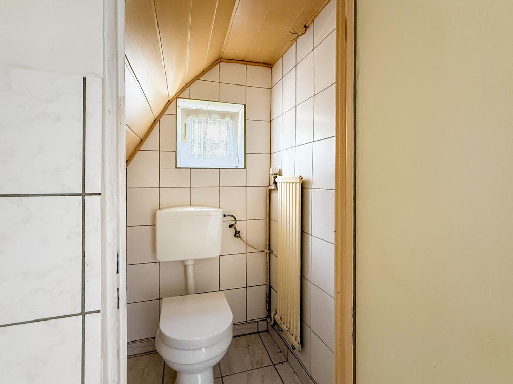 WC Wohnung vorne