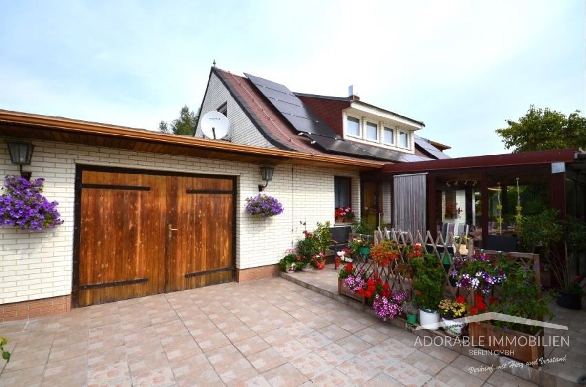Ansicht: Garage und Wintergarten