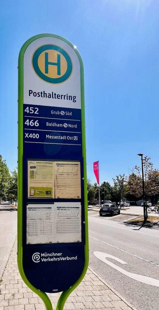 nahe gelegene Bushaltestelle (6 Min. Fahrtzeit zur S-Bahn-Haltestelle)