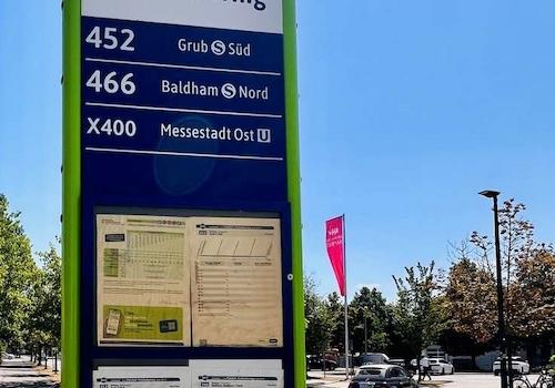 nahe gelegene Bushaltestelle (6 Min. Fahrtzeit zur S-Bahn-Haltestelle)
