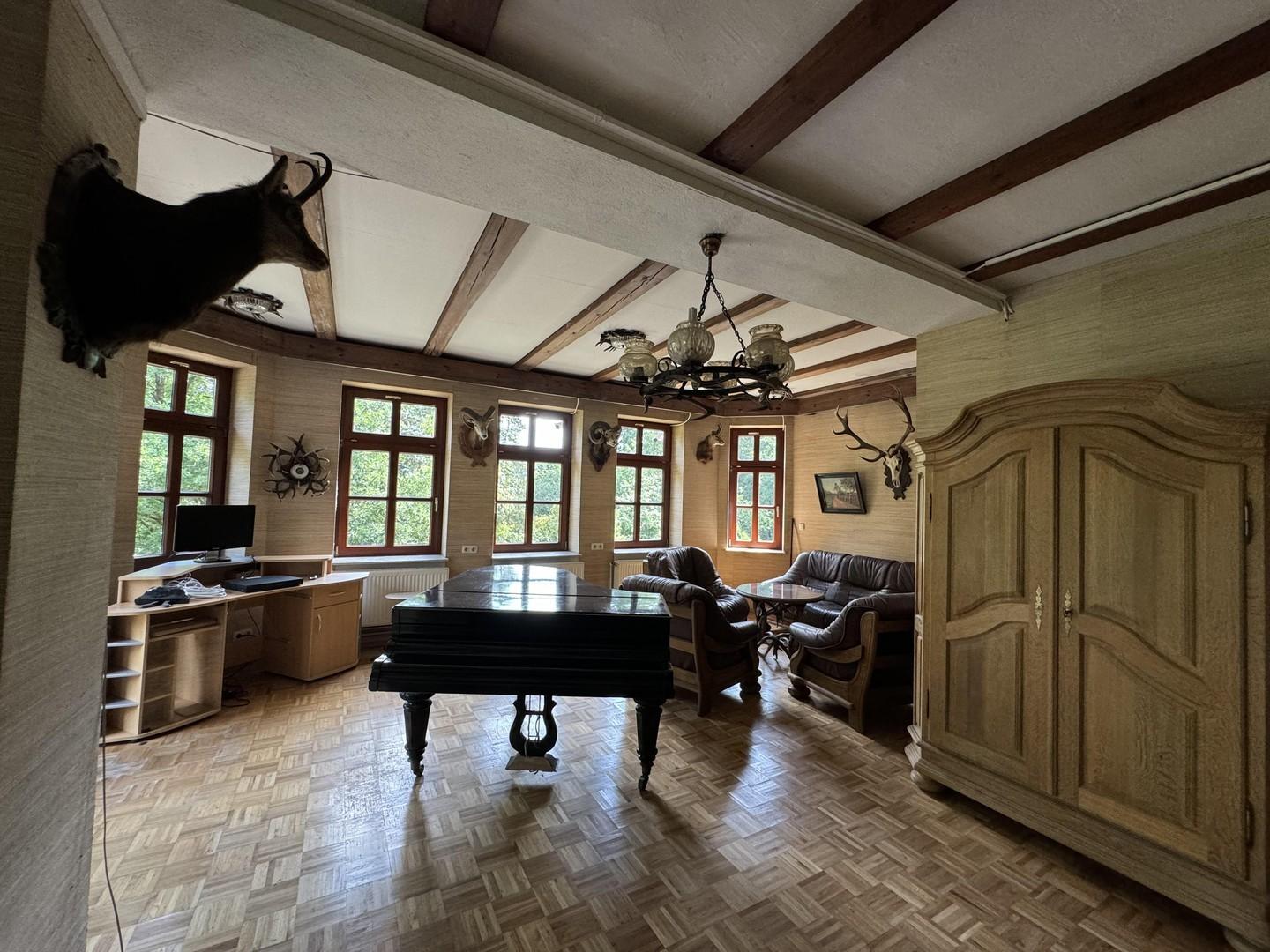 großes Zimmer oben
