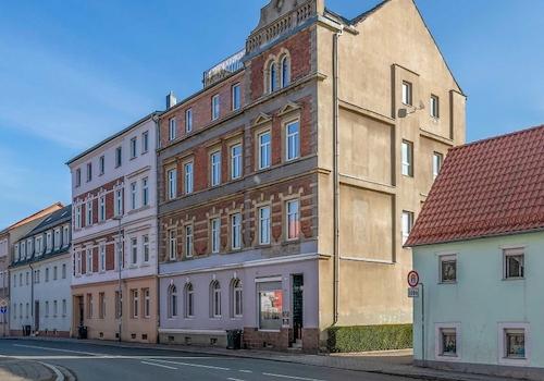 Straßenansicht schräg