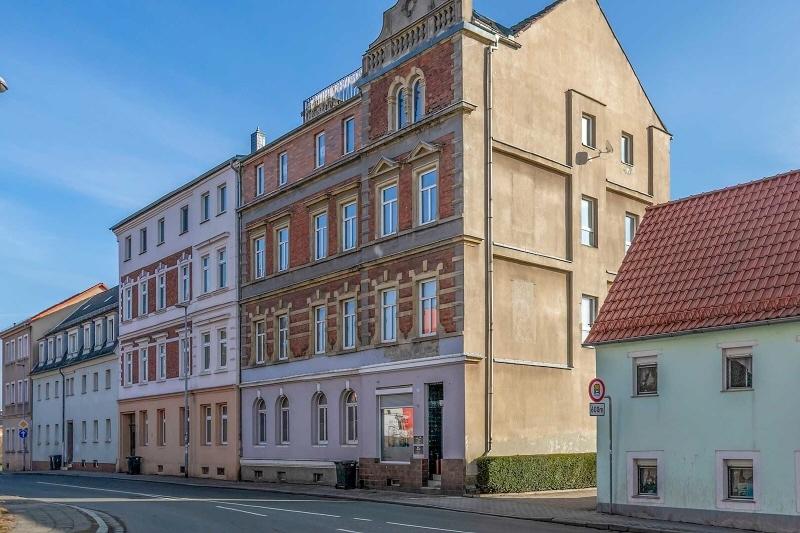 Straßenansicht schräg