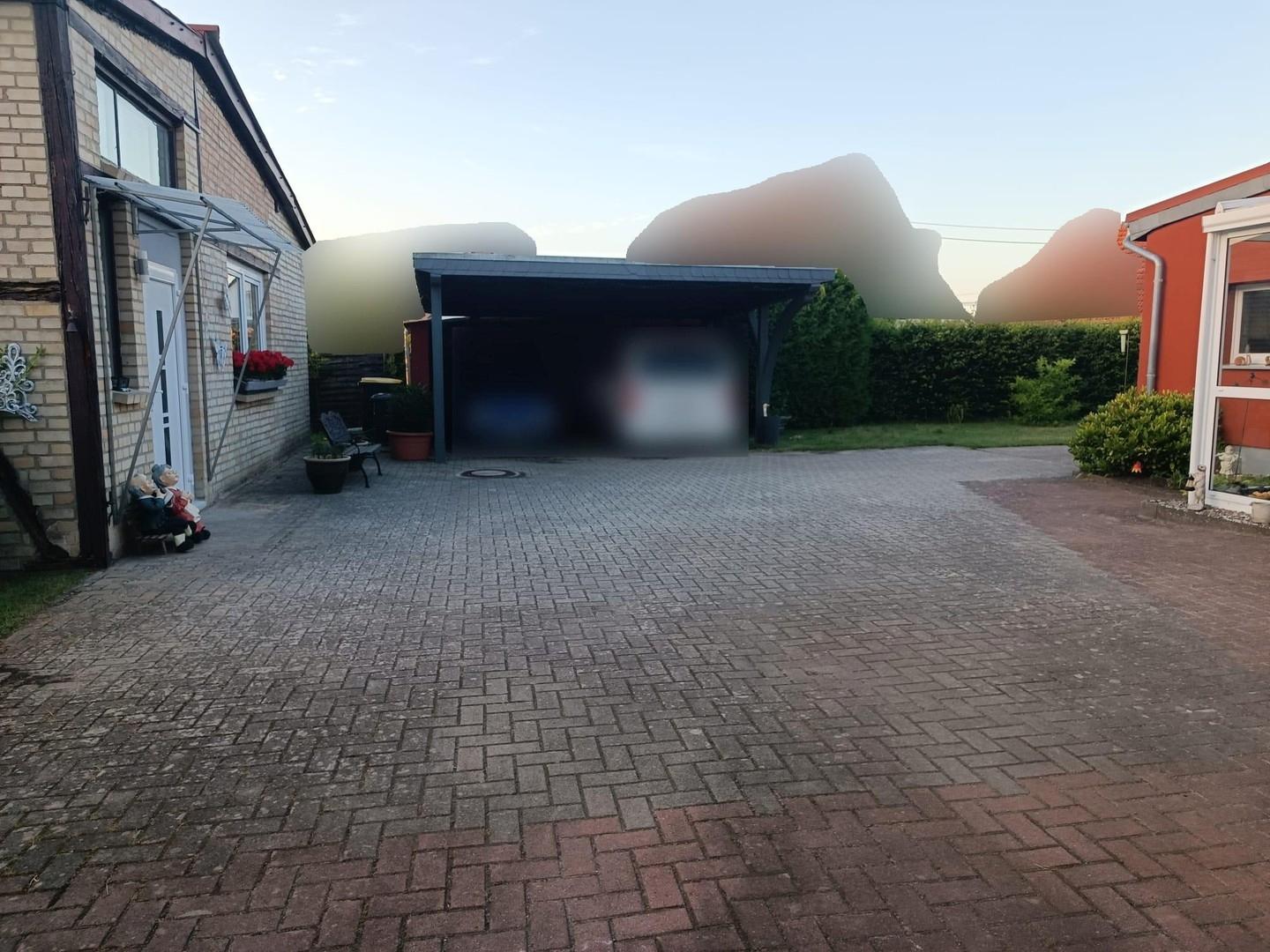 Carport aus Werkstatt-Sicht