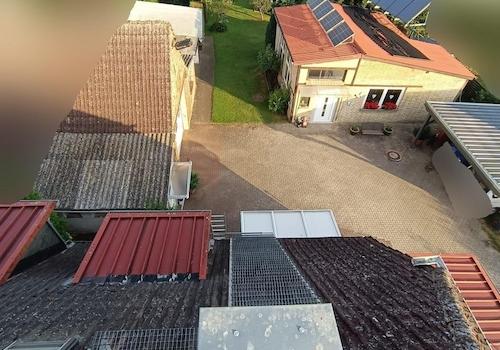 Blick vom Dach auf das Grundst