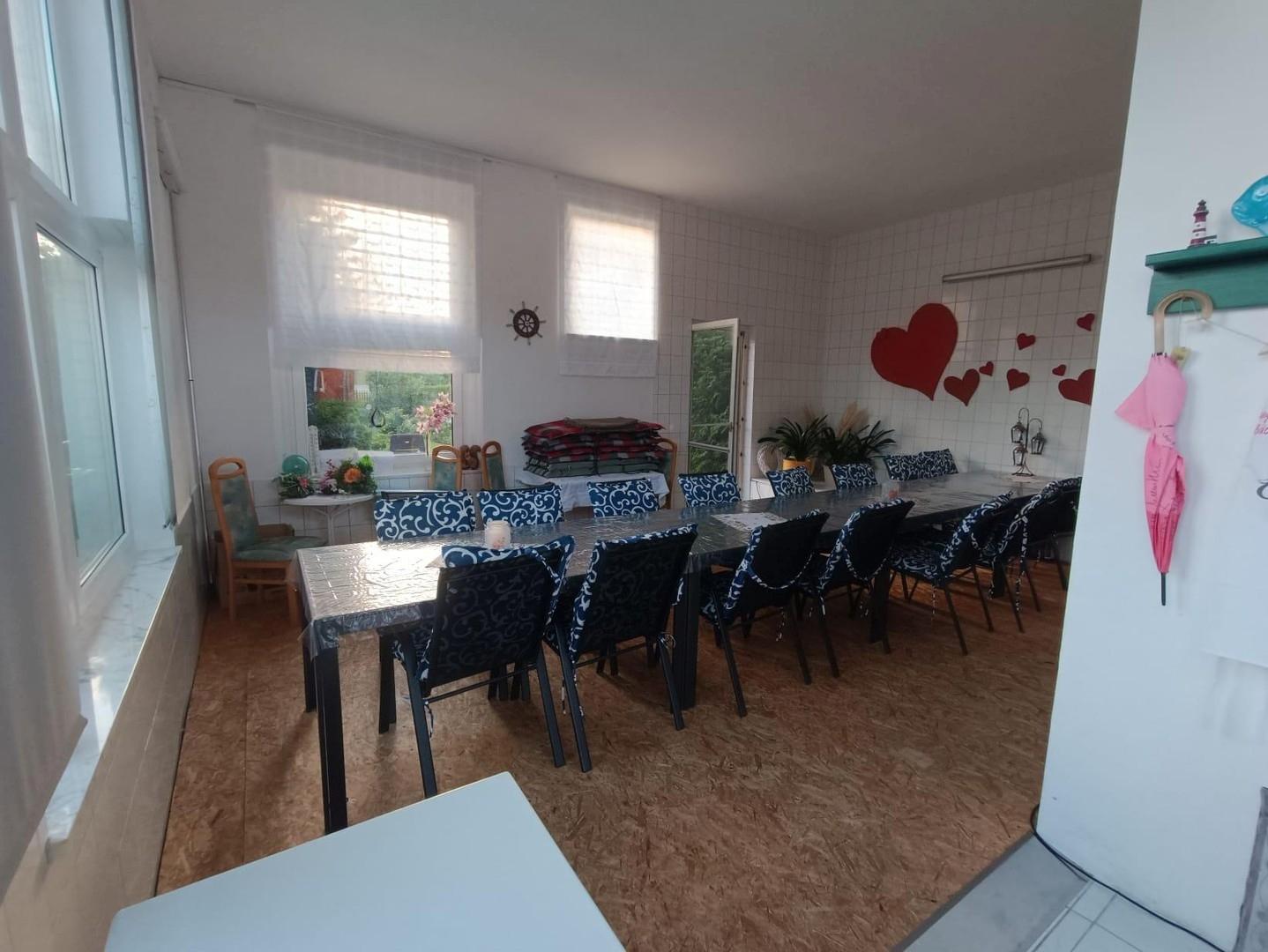 Poolbereich als Feierraum