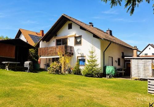 Haus mit Garten Rückseite