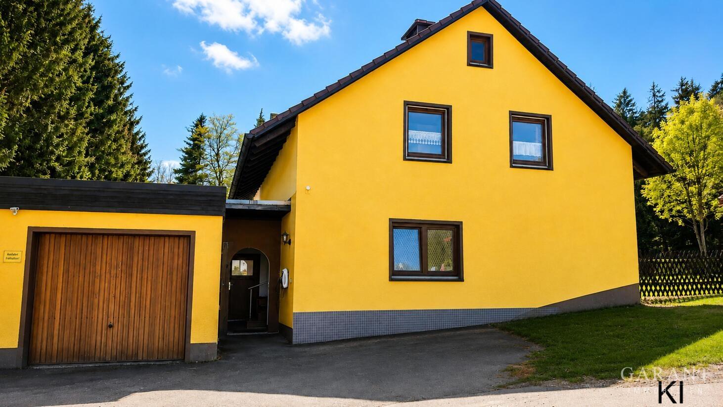 Eingang neues Zuhause mit Garage