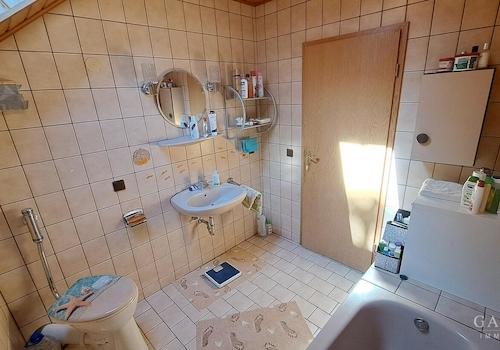 Badezimmer im Obergeschoss