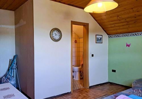 Gästezimmer mit eigenem Bad im Obergeschoss