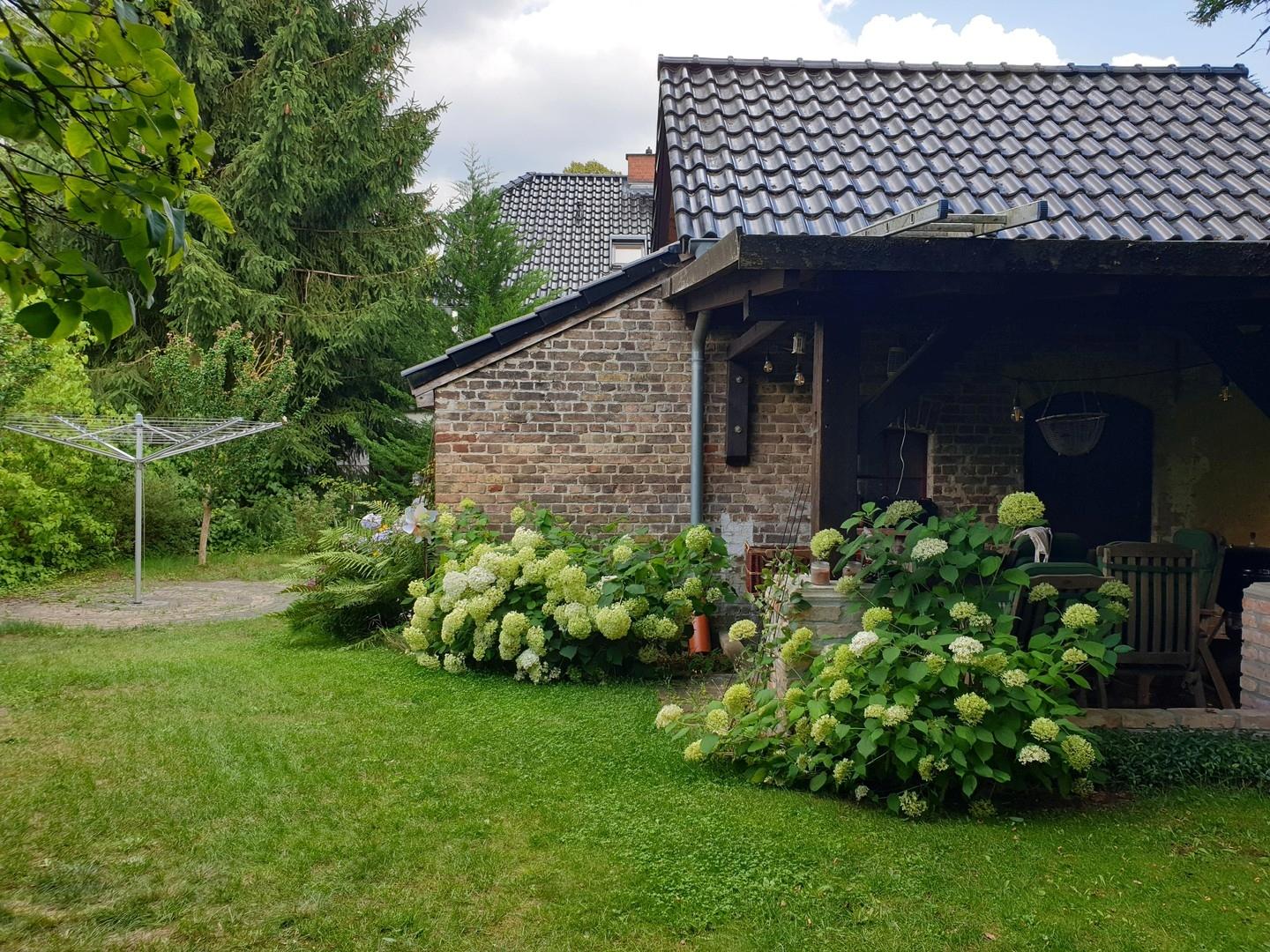 Stall (West, Gartenseitig)