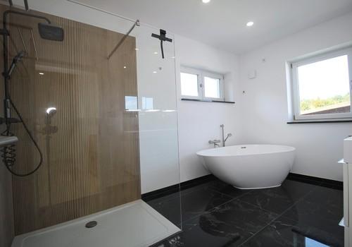 Badezimmer im OG
