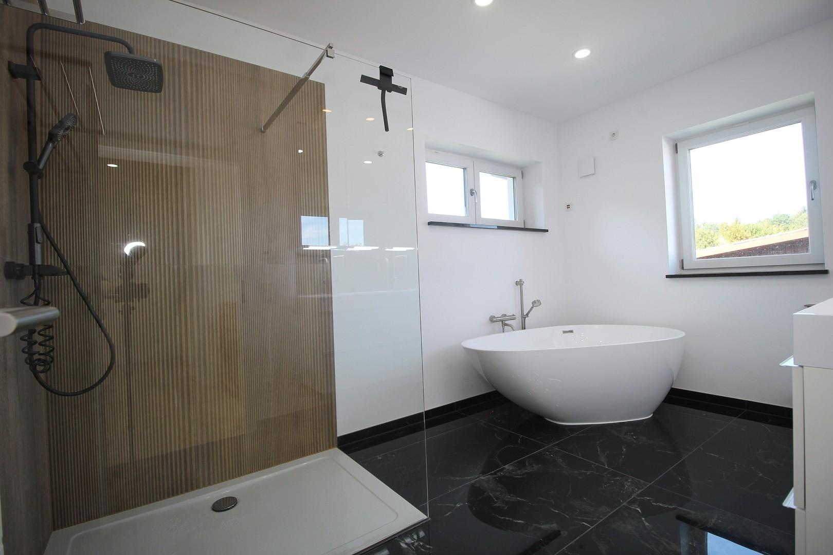 Badezimmer im OG