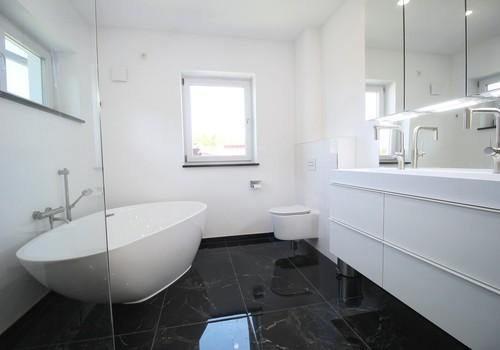 Badezimmer im OG