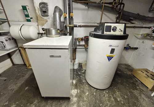 Gaszentralheizung mit Warmwasserspeicher