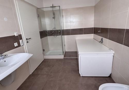 gr.Bad,WB, BW+Dusche, WC,Bidet