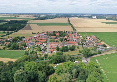 Dorf Alvesse, mittig Hofstelle