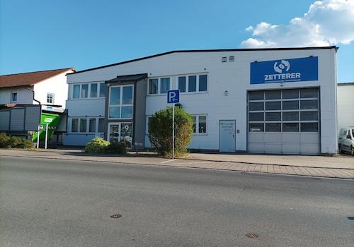 Ansicht der Halle mit Rolltor
