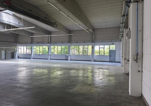 Hallenfläche von hinten