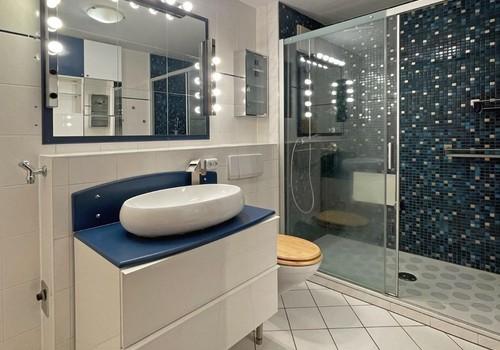 Bad mit begehbarer Dusche