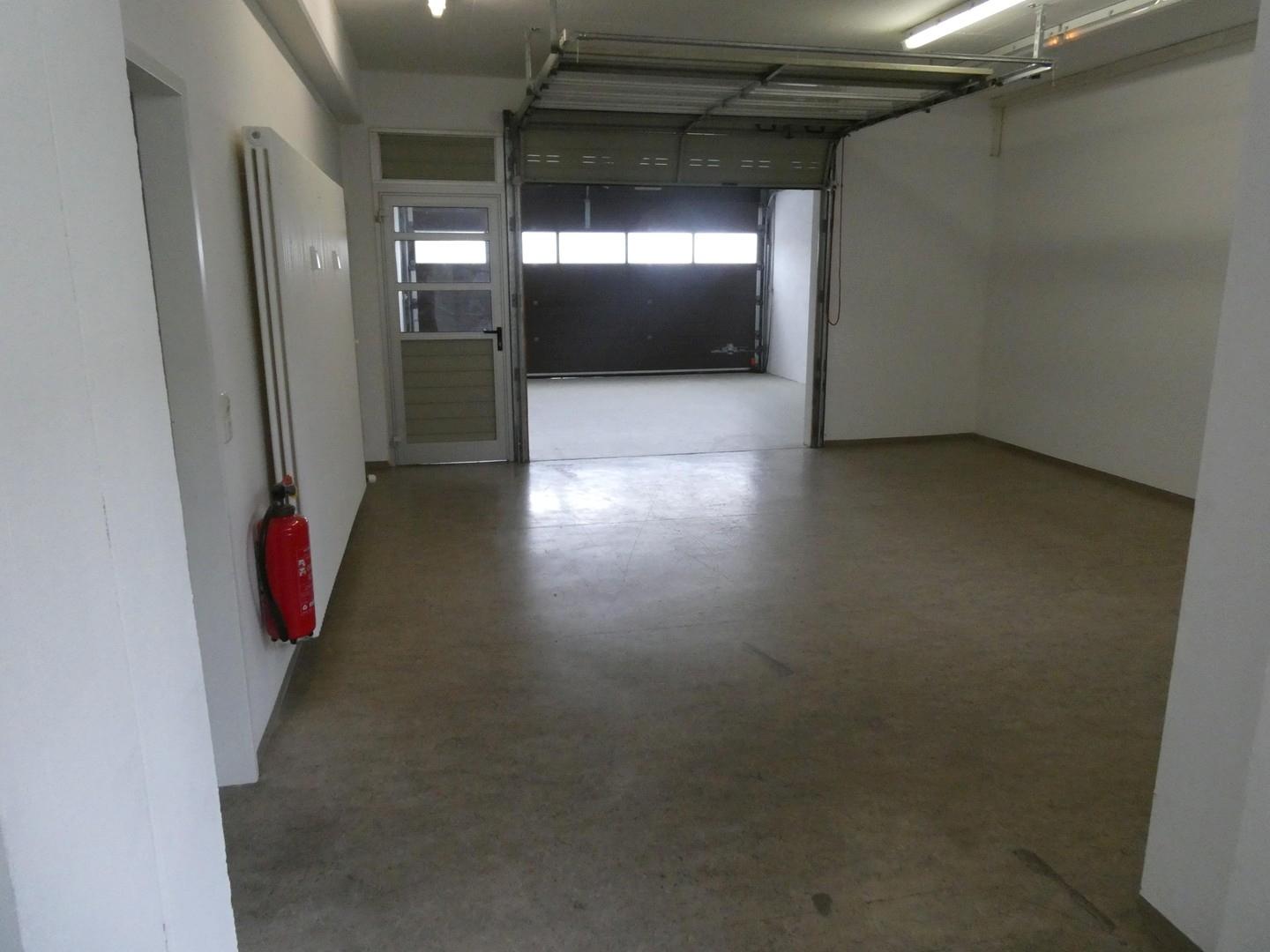 Ausgang 1 mit Rolltoren EG
