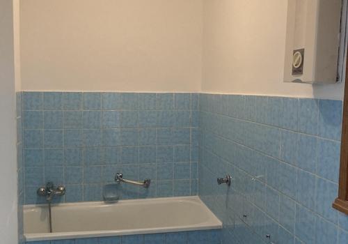 Bad mit Wanne und Dusche
