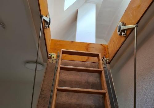 Treppe zum Spitzboden