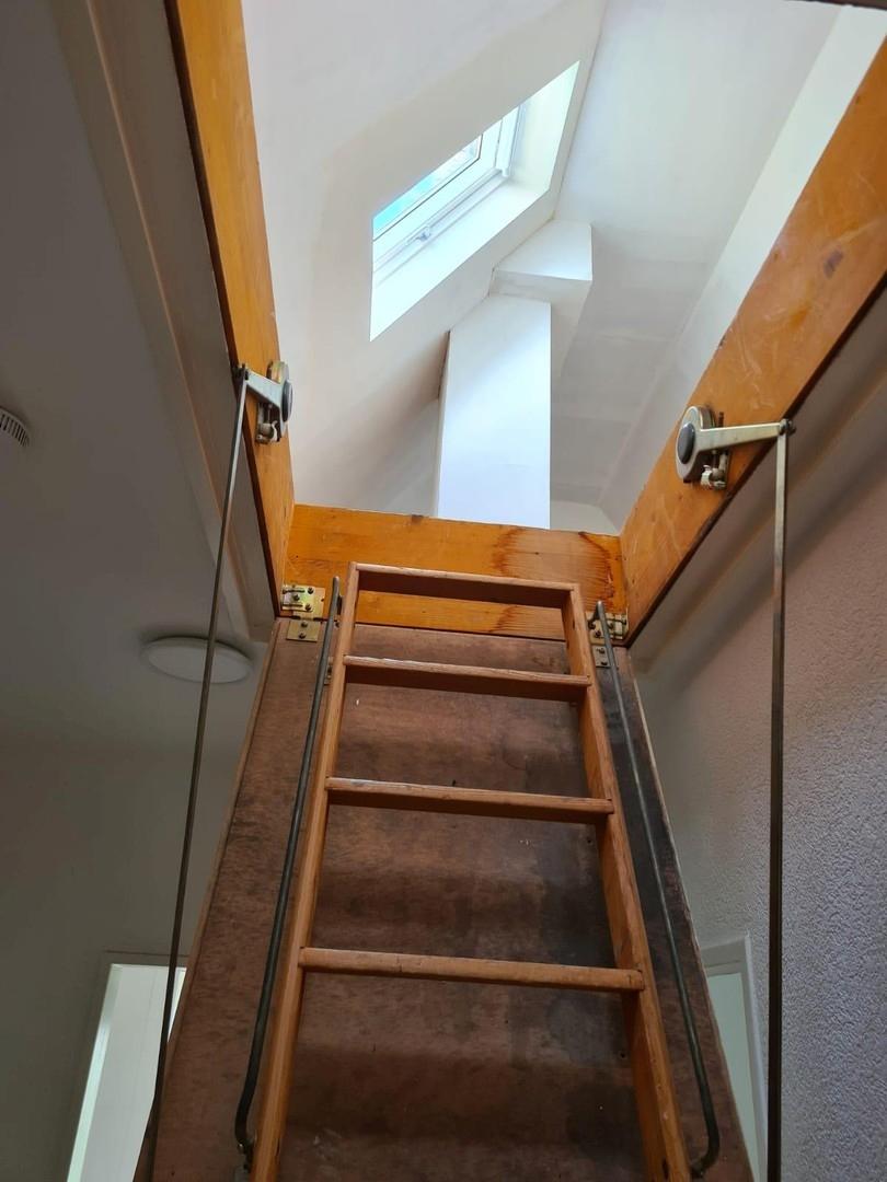 Treppe zum Spitzboden