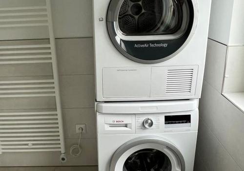 Bad Trockner und Waschmaschine