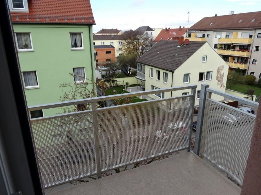 W5 Balkon zur Straße 1