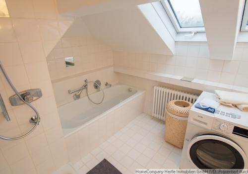 Badezimmer mit Badewanne