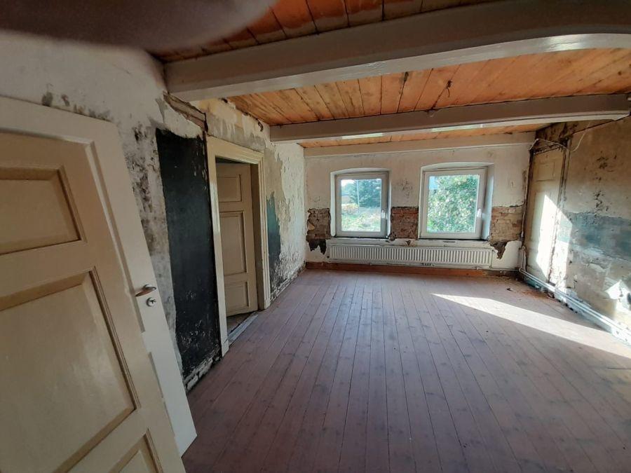 Wohnraum mit Holzdielen