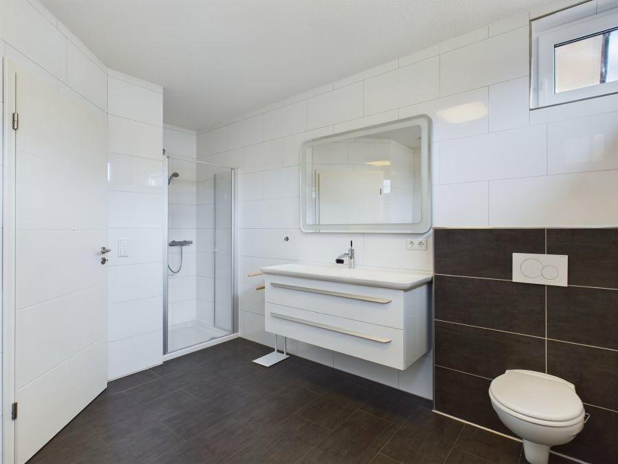 Großes Badezimmer