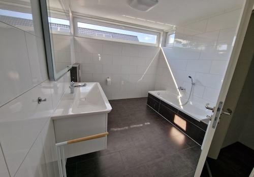 Großes Badezimmer