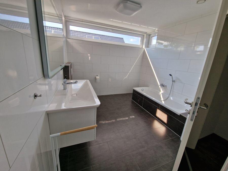 Großes Badezimmer
