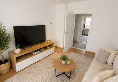 Wohnzimmer mit Balkon