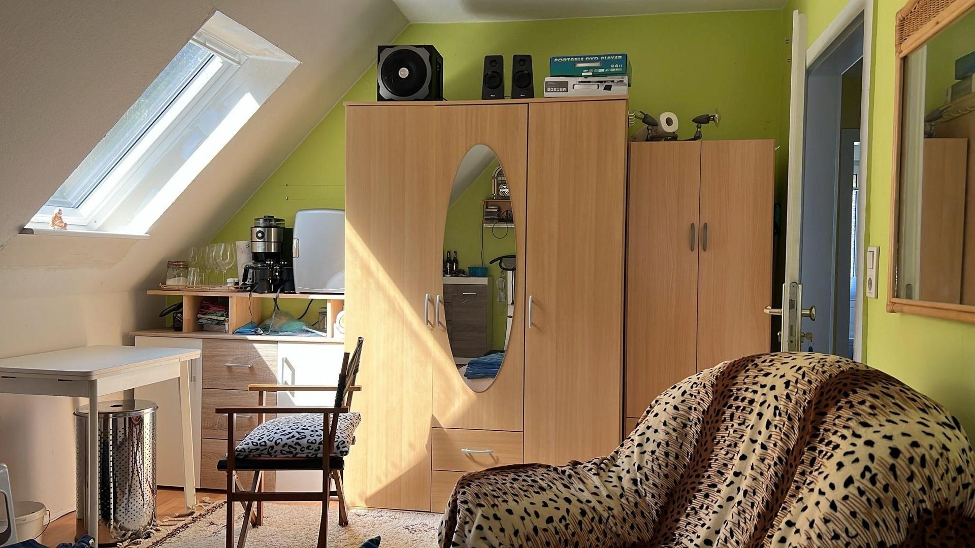 1. Zimmer OG