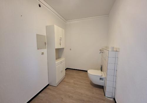 WC mit Zugang zur Dusche