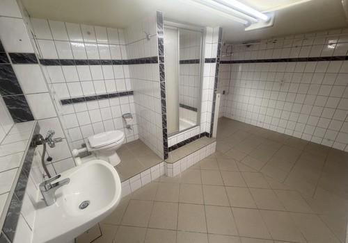 HWR mit Dusche und WC