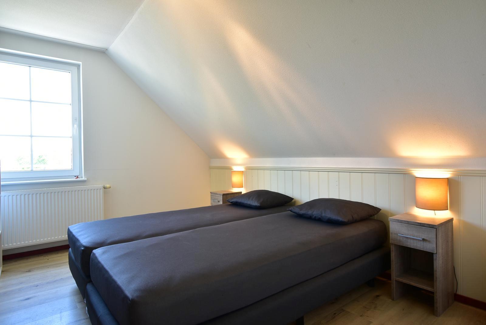 kaufen-freistehendes-ferienhaus-cochem-fuenftes-schlafzimmer-boxspringbetten-recreatieadviseurs-vakantiehuistekoop-nl.jpg