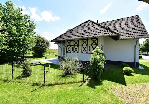 kaufen-freistehendes-ferienhaus-cochem-terrasse-und-ausblick-golfplatz-recreatieadviseurs-vakantiehuistekoop-nl.jpg