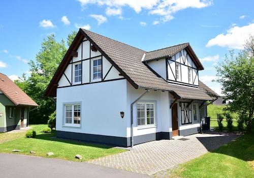 kaufen-freistehendes-ferienhaus-deutschland-rueckseite-garten-und-terrasse-recreatieadviseurs-vakantiehuistekoop-nl.jpg