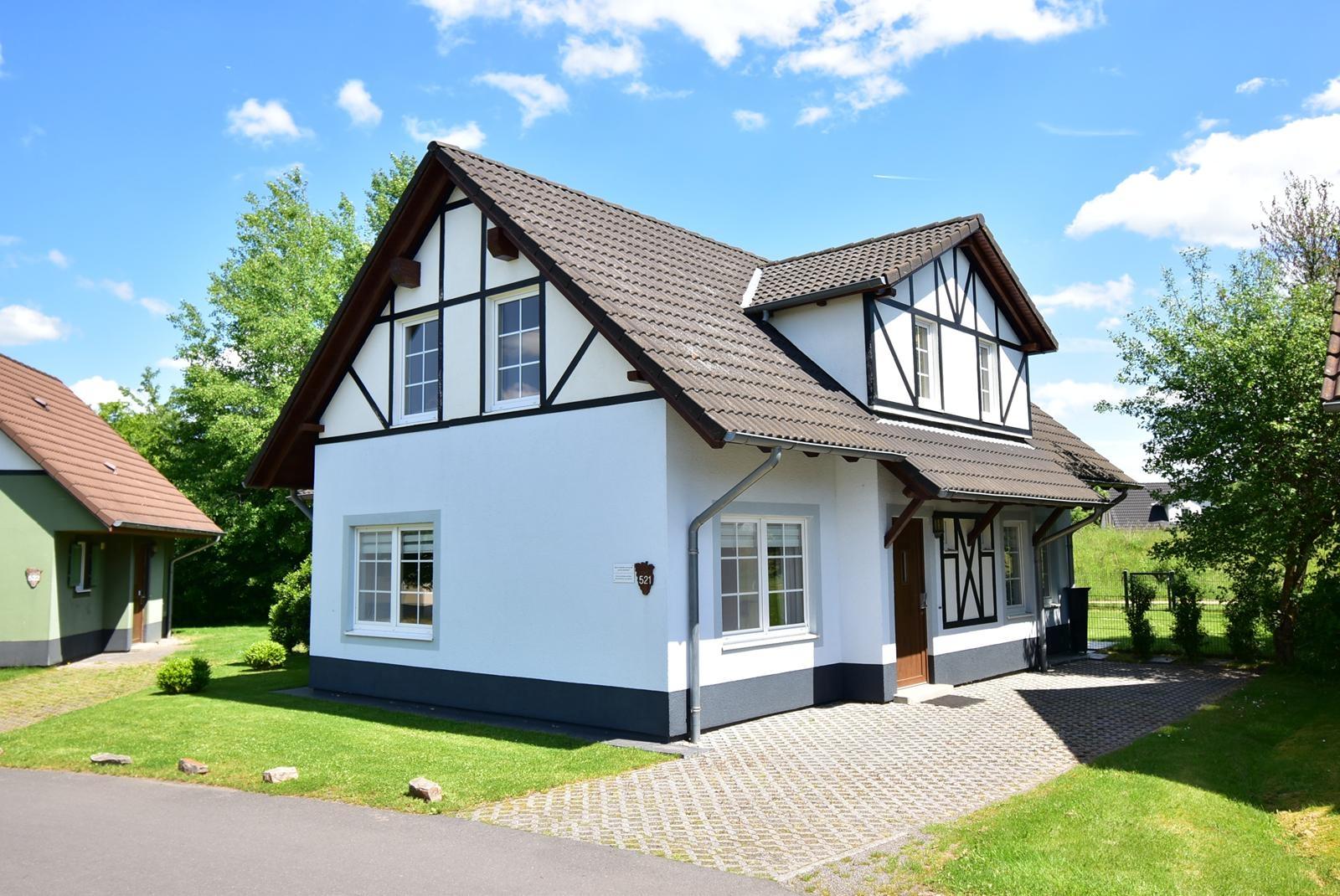 kaufen-freistehendes-ferienhaus-deutschland-rueckseite-garten-und-terrasse-recreatieadviseurs-vakantiehuistekoop-nl.jpg