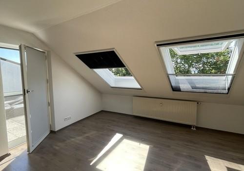 Wohnzimmer mit Jalousien