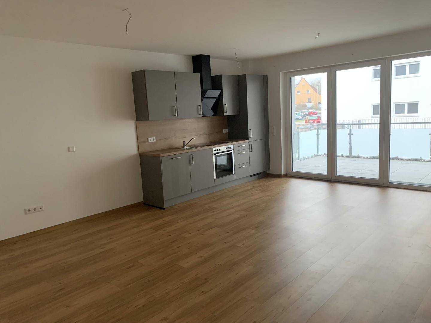 Wohnraum mit Einbauküche