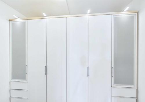 Kleiderschrank im Ankleidezimmer