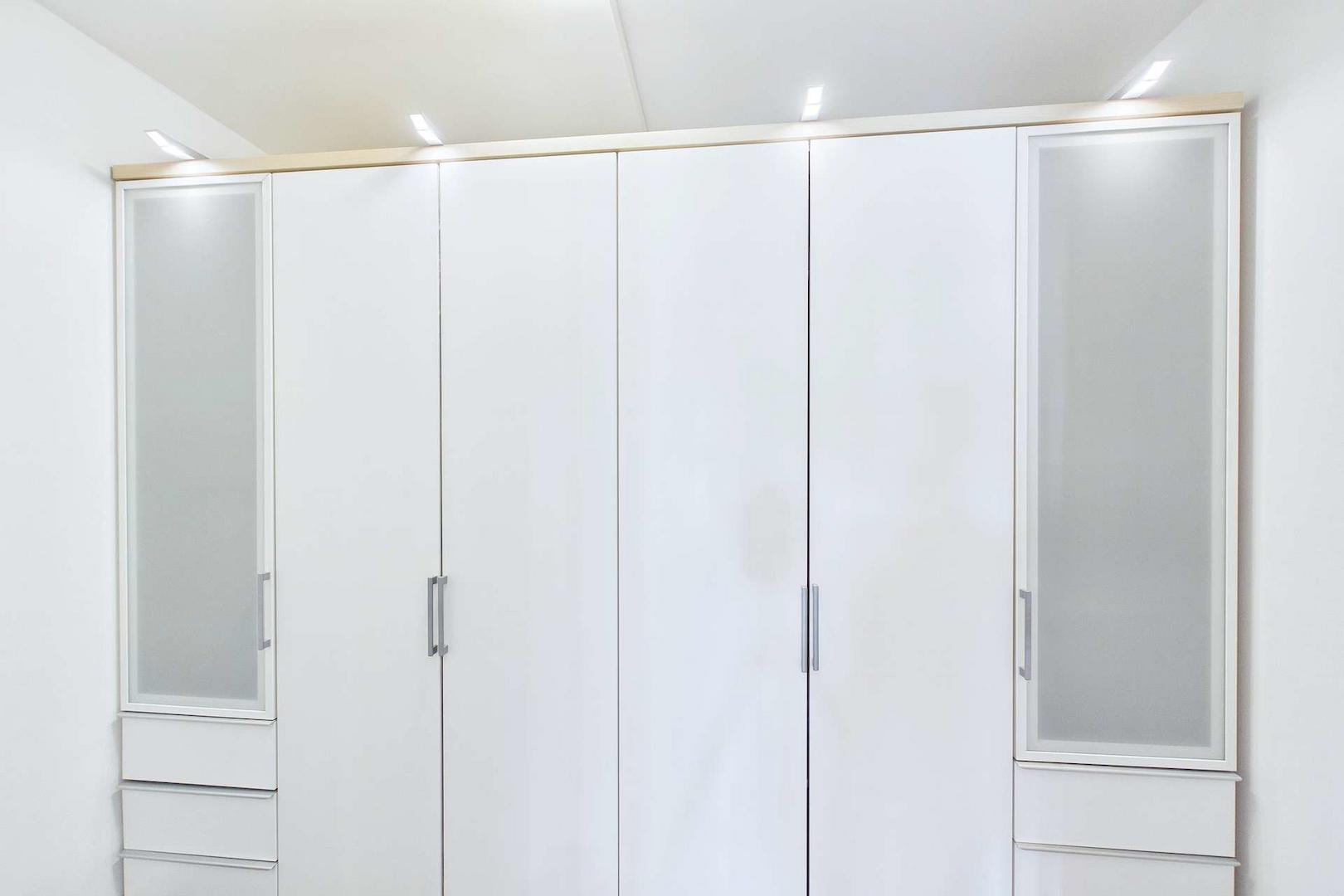 Kleiderschrank im Ankleidezimmer