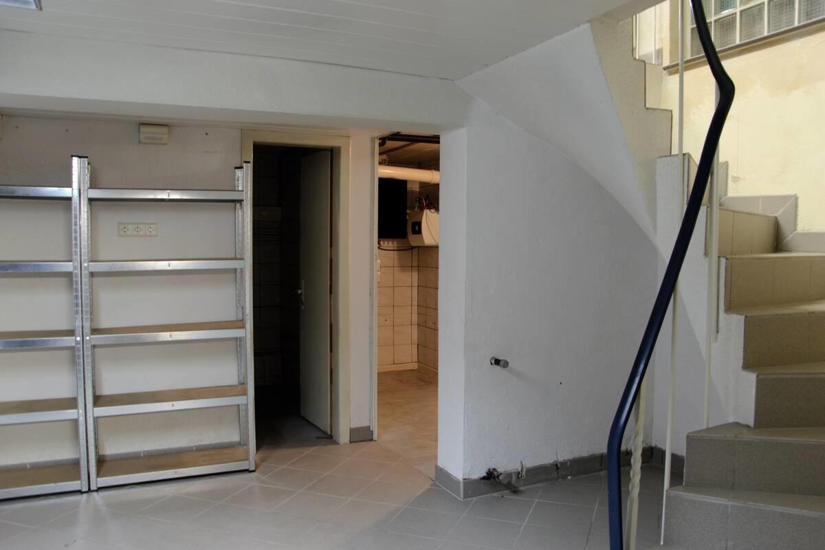 Kellerraum + Treppe in EG