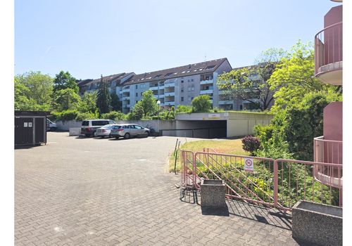 Einfahrt PKW Stellplatz