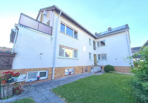 SEITENANSICHT DES HAUSES